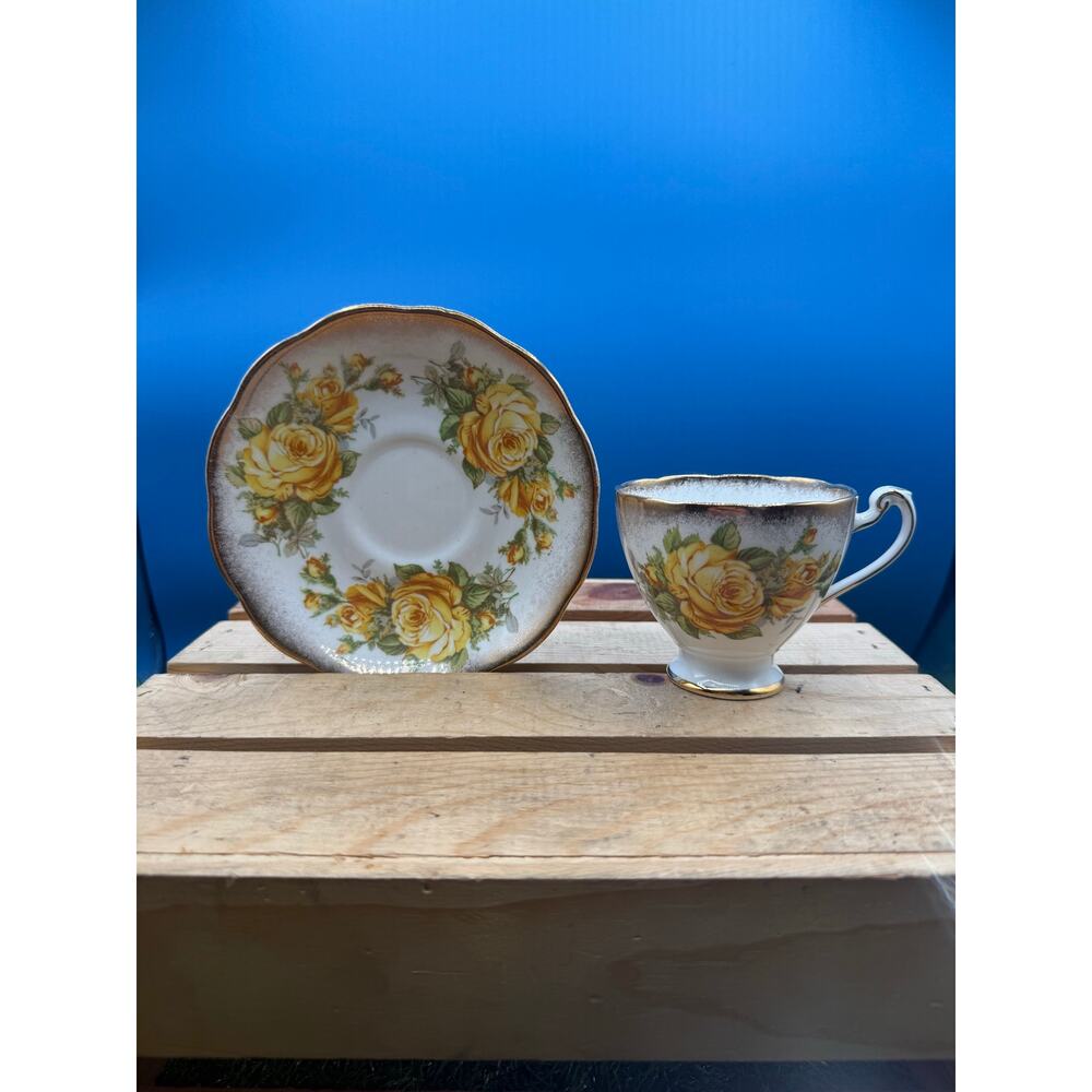 Vintage Roslyn Fine Bone China Teacup and Saucer Set - Yellow Rose Pattern R618